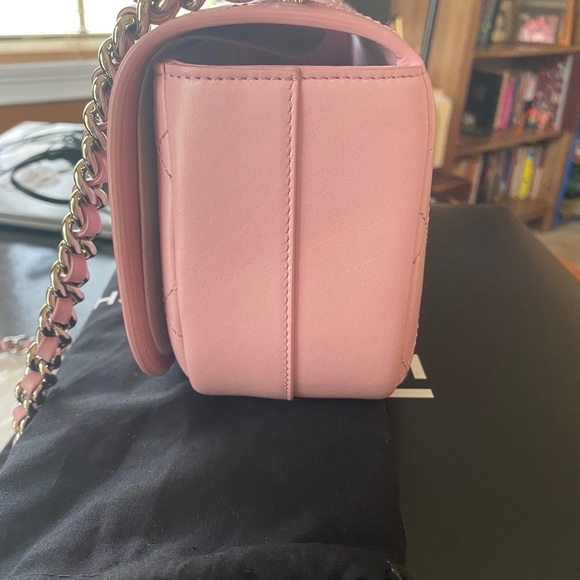 ‼️SOLD‼️Authentic Chanel 17C PINK SHW Crossbody - Picture 4 of 13
